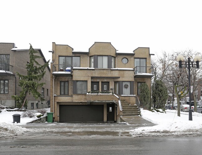 4020-4026 Du Mont-Royal Av E in Montréal, QC - Building Photo - Building Photo