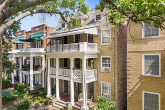 3004 Monument Ave in Richmond, VA - Foto de edificio - Building Photo