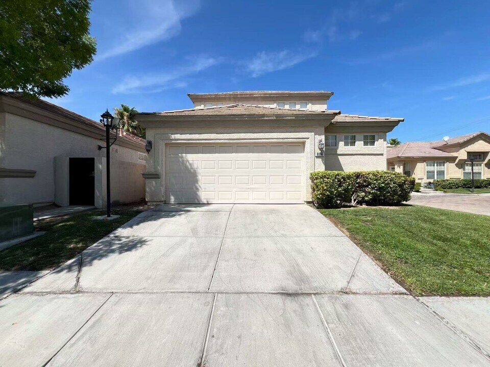 8014 Arcadian Ln in Las Vegas, NV - Foto de edificio