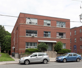 1299 Bayview Ave in Toronto, ON - Building Photo - Building Photo