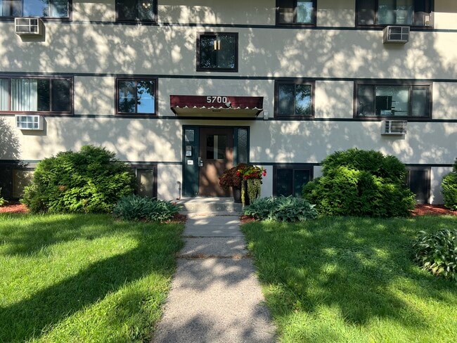 34th Ave S Apartments in Minneapolis, MN - Foto de edificio - Building Photo