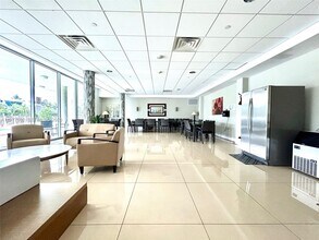 9500 W Bay Harbor Dr in Bay Harbor Islands, FL - Building Photo - Building Photo