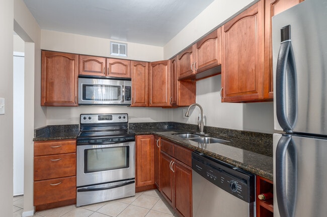 Westbury Apartments in North Olmsted, OH - Foto de edificio - Interior Photo