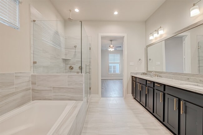 5838 E Post Oak Ln in Houston, TX - Foto de edificio - Building Photo