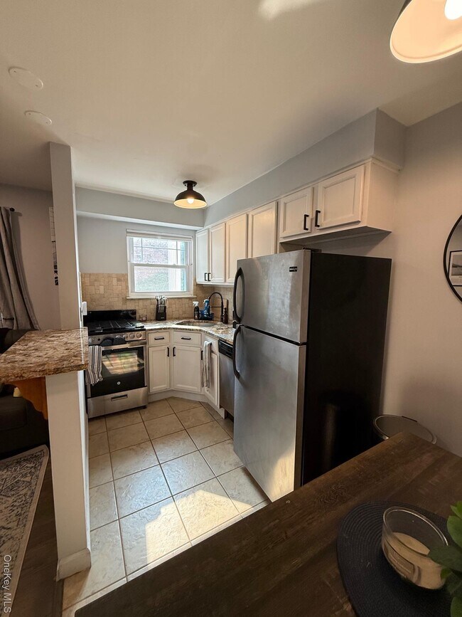 142 Fair Harbor Dr in Patchogue, NY - Building Photo - Building Photo