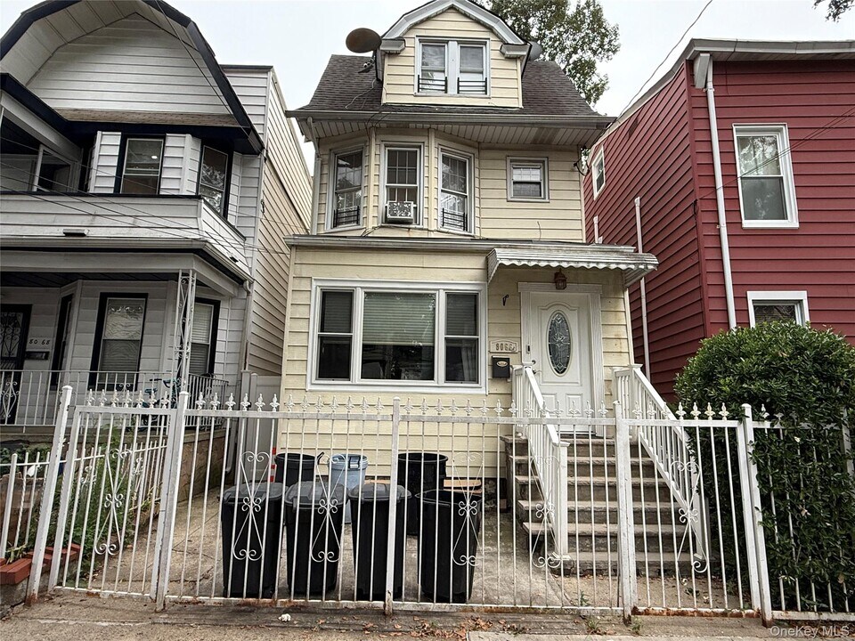 80-66 88th Rd in Queens, NY - Building Photo