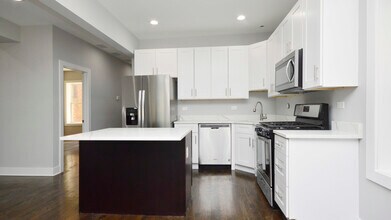 4906 N Rockwell St-Unit -G in Chicago, IL - Building Photo - Building Photo