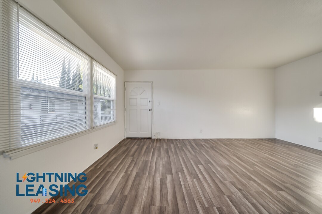 14759 Vanowen St in Los Angeles, CA - Building Photo