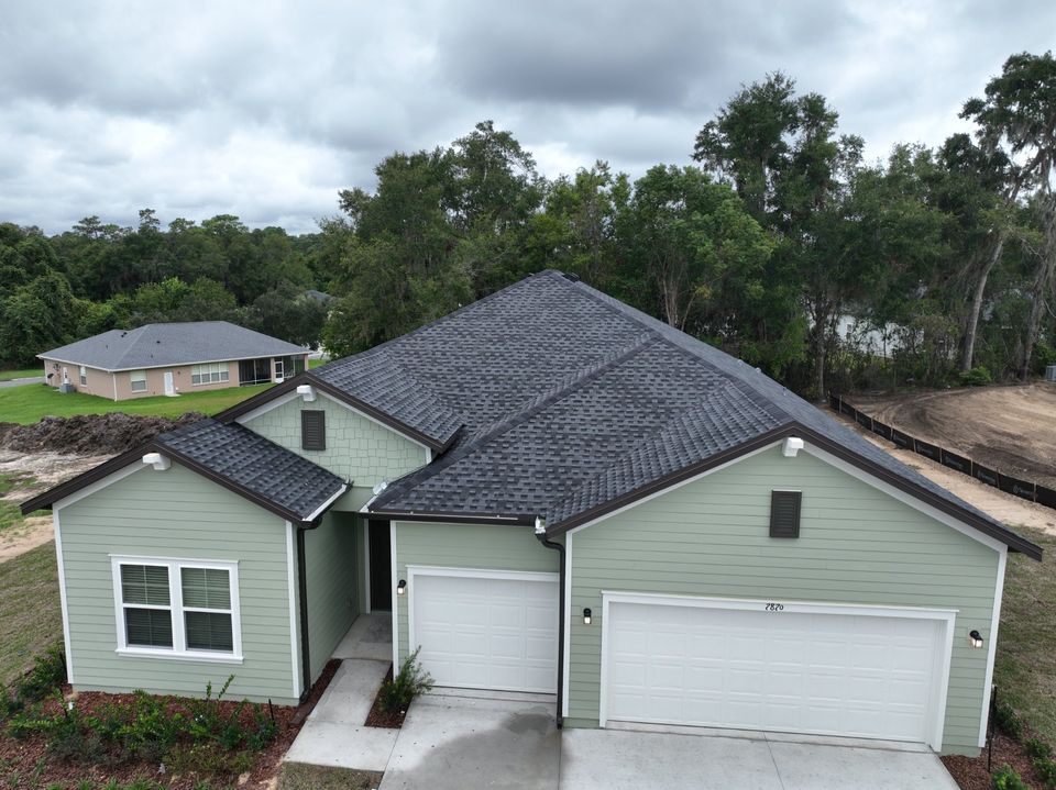 7870 SW 195th Ave in Dunnellon, FL - Foto de edificio