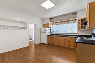 1608 S 4700 W in Ogden, UT - Foto de edificio - Building Photo