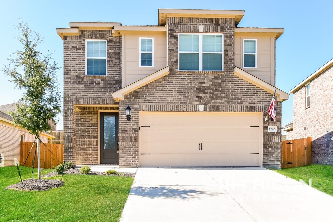 1200 Dye Blvd in Princeton, TX - Building Photo
