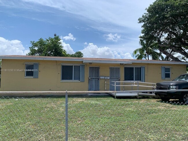 7446 NW 17th Ave in Miami, FL - Building Photo - Building Photo