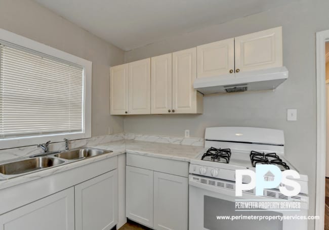 2821 Palm Dr in Atlanta, GA - Building Photo - Building Photo
