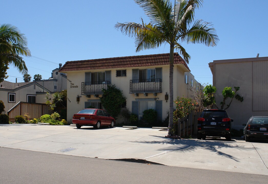 1569 Chalcedony St in San Diego, CA - Foto de edificio