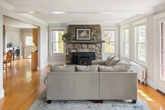 20 Mountain Rd in Princeton, MA - Building Photo - Building Photo