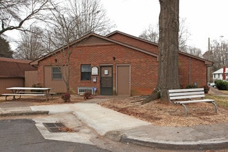 Southmont Apartments in Morganton, NC - Building Photo - Building Photo