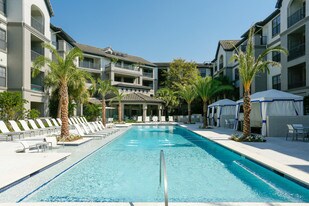 Portico Kirby in Houston, TX - Building Photo