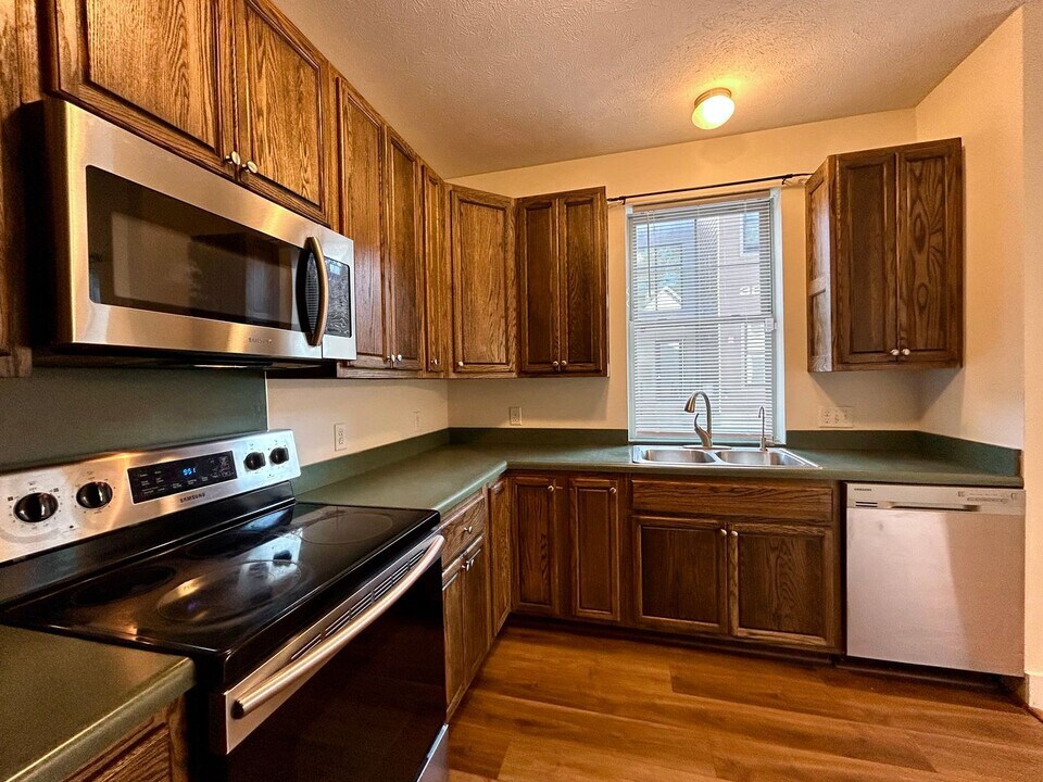 327 Freyling Pl SE in Grand Rapids, MI - Building Photo