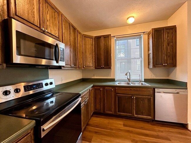 property at 327 Freyling Pl SE