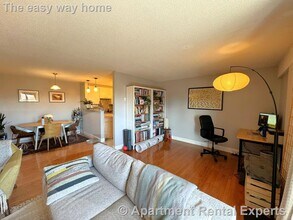 47 Mystic St, Unit #5A in Arlington, MA - Foto de edificio - Building Photo