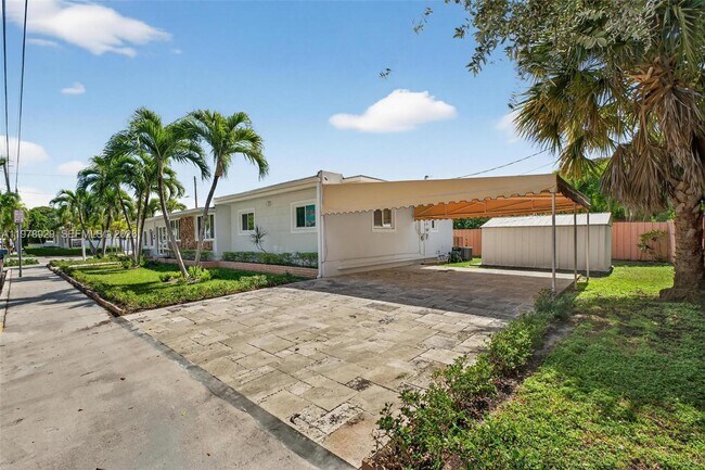 1470 N Treasure Dr in North Bay Village, FL - Building Photo - Building Photo