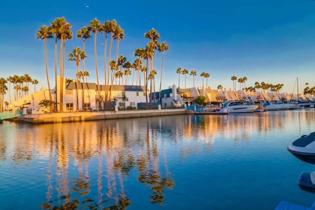 72 Antigua Ct in Coronado, CA - Foto de edificio