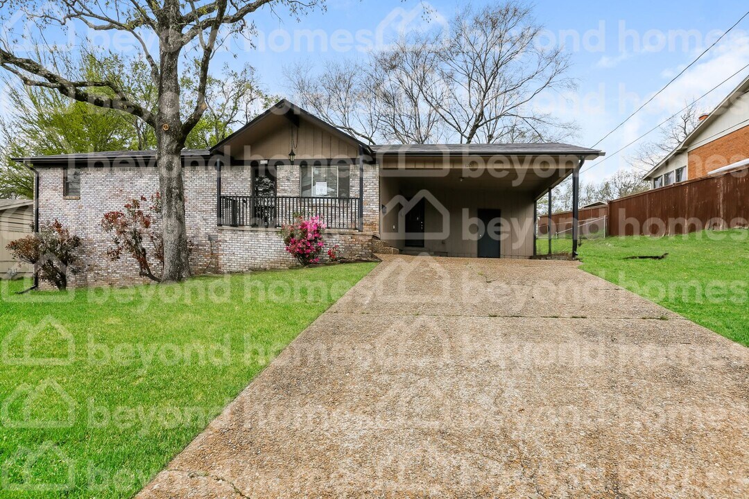 8215 Fairview Ave in Sherwood, AR - Foto de edificio