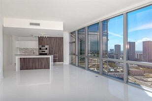 851 NE 1st Ave, Unit 1702 in Miami, FL - Building Photo