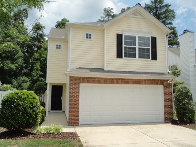 8128 Tara Ridge Rd in Raleigh, NC - Building Photo