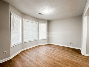 5142 Farm Pl Dr NE in Woodstock, GA - Foto de edificio - Building Photo