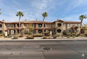 7701 W Robindale Rd, Unit 272 in Las Vegas, NV - Building Photo