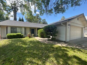 3190 Driftstone Dr in Anderson, CA - Building Photo - Building Photo