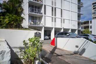 Crown Thurston in Honolulu, HI - Building Photo - Building Photo