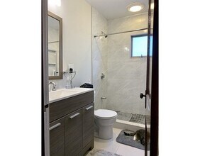 75 Emerald St in Medford, MA - Foto de edificio - Building Photo