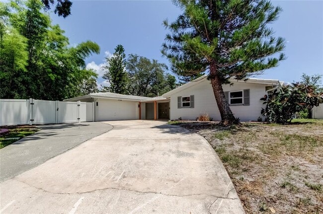 property at 10744 Drummond Rd