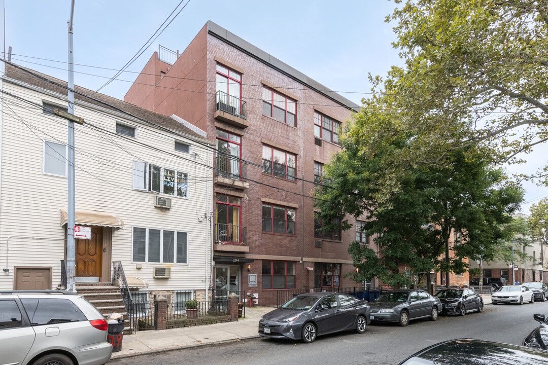 294 Ainslie St in Brooklyn, NY - Building Photo