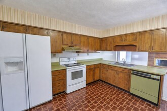 7500 Cove Dr in Louisville, KY - Building Photo - Building Photo