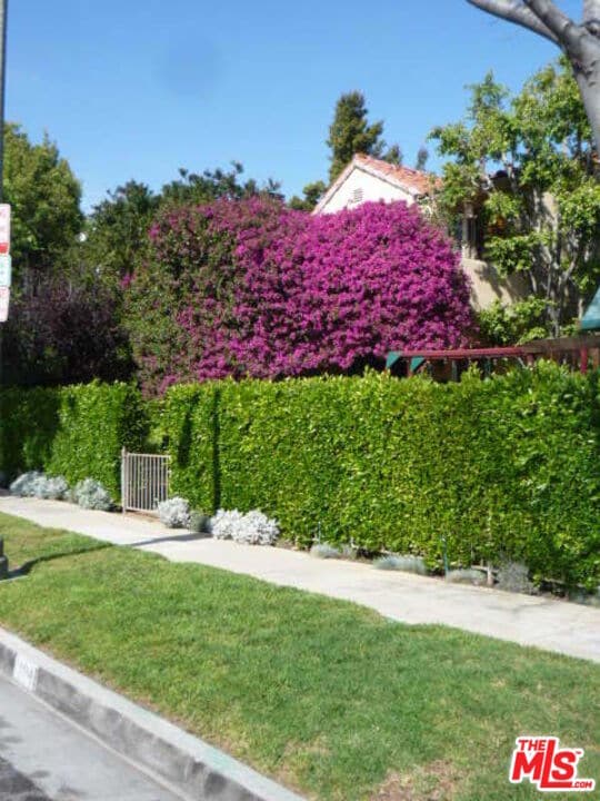 property at 304 S Reeves Dr