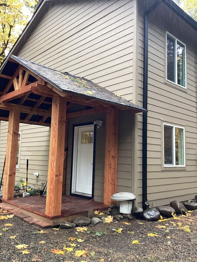 27130 E Sleret Ln in Welches, OR - Building Photo - Building Photo