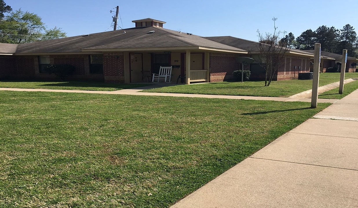 Danville Estates in Kilgore, TX - Building Photo