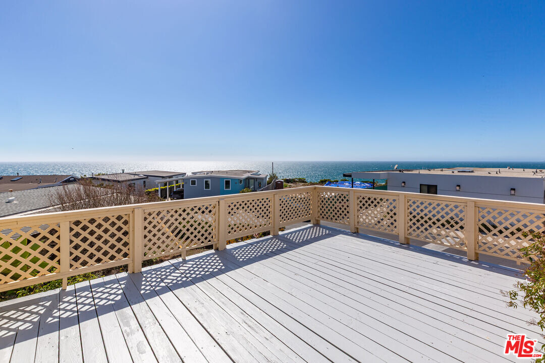 29500 Heathercliff Rd in Malibu, CA - Building Photo