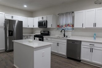 707 N Foley St in Seymour, TX - Building Photo - Building Photo