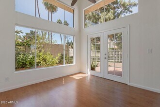 4020 E Laurel Ln in Phoenix, AZ - Building Photo - Building Photo