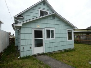 216 W 9th St in Port Angeles, WA - Building Photo - Building Photo