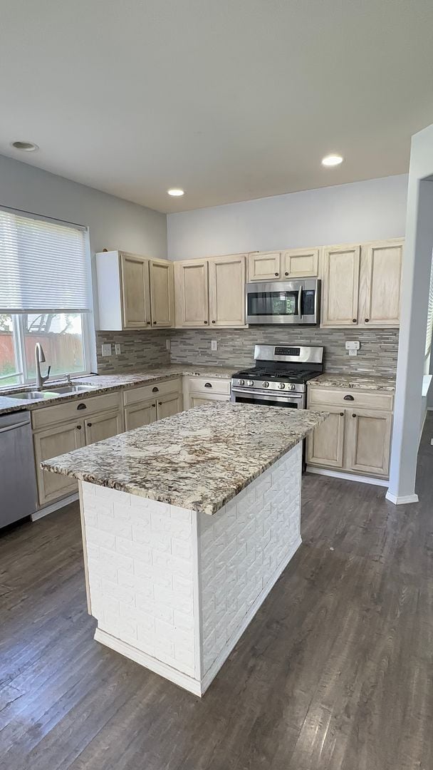 Silver Firs home! in Everett, WA - Building Photo - Building Photo