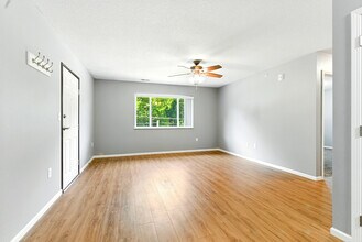 2557 W 3rd St in Waterloo, IA - Building Photo - Building Photo