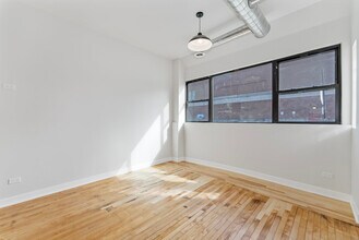 4200 N Sacramento Ave in Chicago, IL - Building Photo - Building Photo
