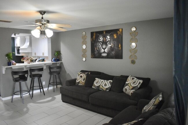 1814 Mustang Island Dr in Laredo, TX - Building Photo - Building Photo