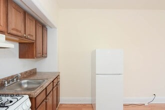 3335 W Diversey Ave in Chicago, IL - Foto de edificio - Building Photo