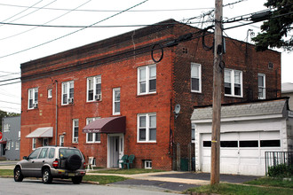 101-105 Page Ave in Lyndhurst, NJ - Building Photo - Building Photo